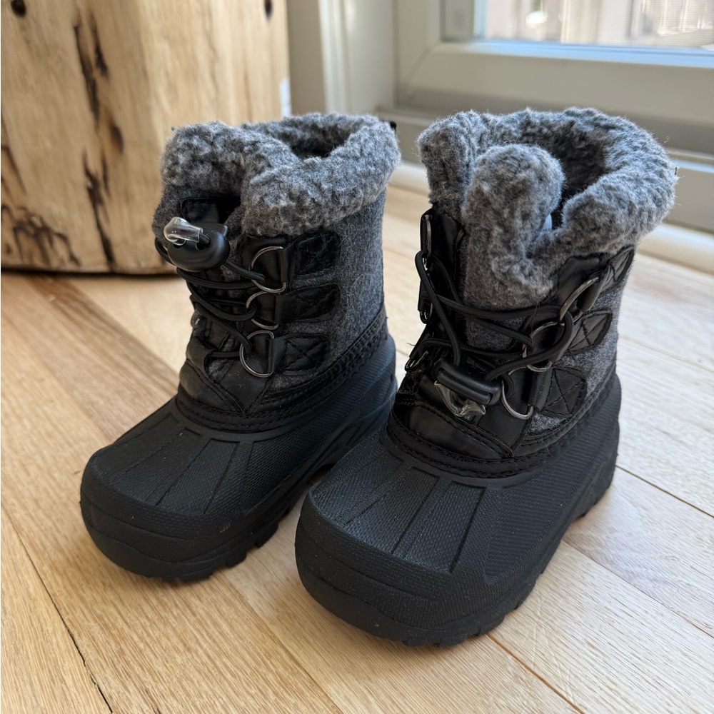 Cat and Jack Snowboots
